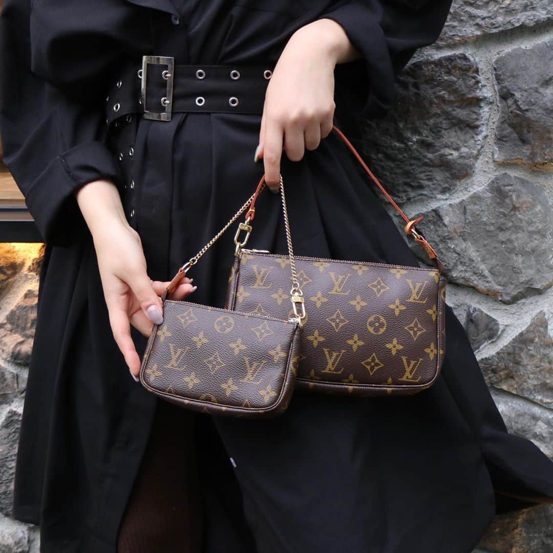 Vintage Brand Boutique AMOREさんのインスタグラム写真 - (Vintage Brand Boutique AMOREInstagram)「Louis Vuitton monogram mini Pochette Accessories & Pochette Accessories.  On webstore search for: (mini)AO28912 / AO30371.  ✈️Free Shipping Worldwide 📩DM for more info and pricing  ➡️info@amorevintagetokyo.com   #ヴィンテージ #ルイヴィトン  #ヴィンテージルイヴィトン #ヴィンテージブランドブティック #アモーレ #アモーレトーキョー #表参道 #青山 #東京 #louisvuitton #vintage #LV #vintageLouisvuitton #LouisVuittonvintage #amoretokyo  #amorevintage」10月20日 12時26分 - amore_tokyo