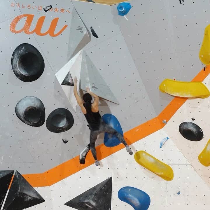 野口啓代のインスタグラム：「最近のmy probrem達🦧🧡 ボルダー楽しすぎて！！！ —————————— @au_official  #teamau #auCLIMBINGWALL #おもしろいほうの未来へ ——————————— #大和証券 #セブンイレブン @thenorthfacejp @raffinee_orientalbio #三井不動産 @cowsoapcp #zeta  @c3fit @lasportivajp @petzl_official  @newhale_japan」