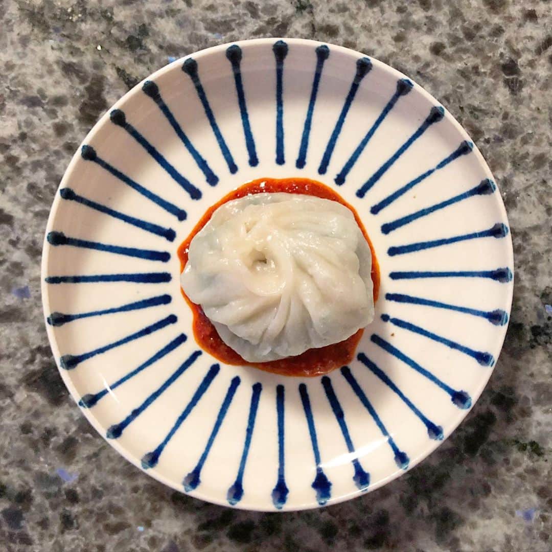 岡田育さんのインスタグラム写真 - (岡田育Instagram)「. 🍽 from Okinawa 🥟 from Tibet @lhasa_tibetan_restaurant #momodumplings . . Little Tongの跡地にできたチベット料理屋、とても美味しい。麺類のノリが焼きうどんに近くて懐かしい味。 #ジェネリック和食 #うつわ #どこで買ったか思い出せない」10月20日 12時33分 - okadaic