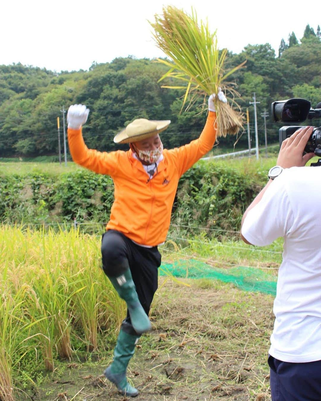 西村瑞樹（西村キャンプ場）さんのインスタグラム写真 - (西村瑞樹（西村キャンプ場）Instagram)「今週24日(土)の『#西村キャンプ場』は、にしむライス収穫祭🌾🌾🌾﻿ ﻿ 収穫中に突然はじまった"豊作ダンス" LINEスタンプ第２弾の候補です。(販売未定)  #秋 #かわいい西村さんシリーズ」10月20日 12時33分 - tss_nishimuracamp