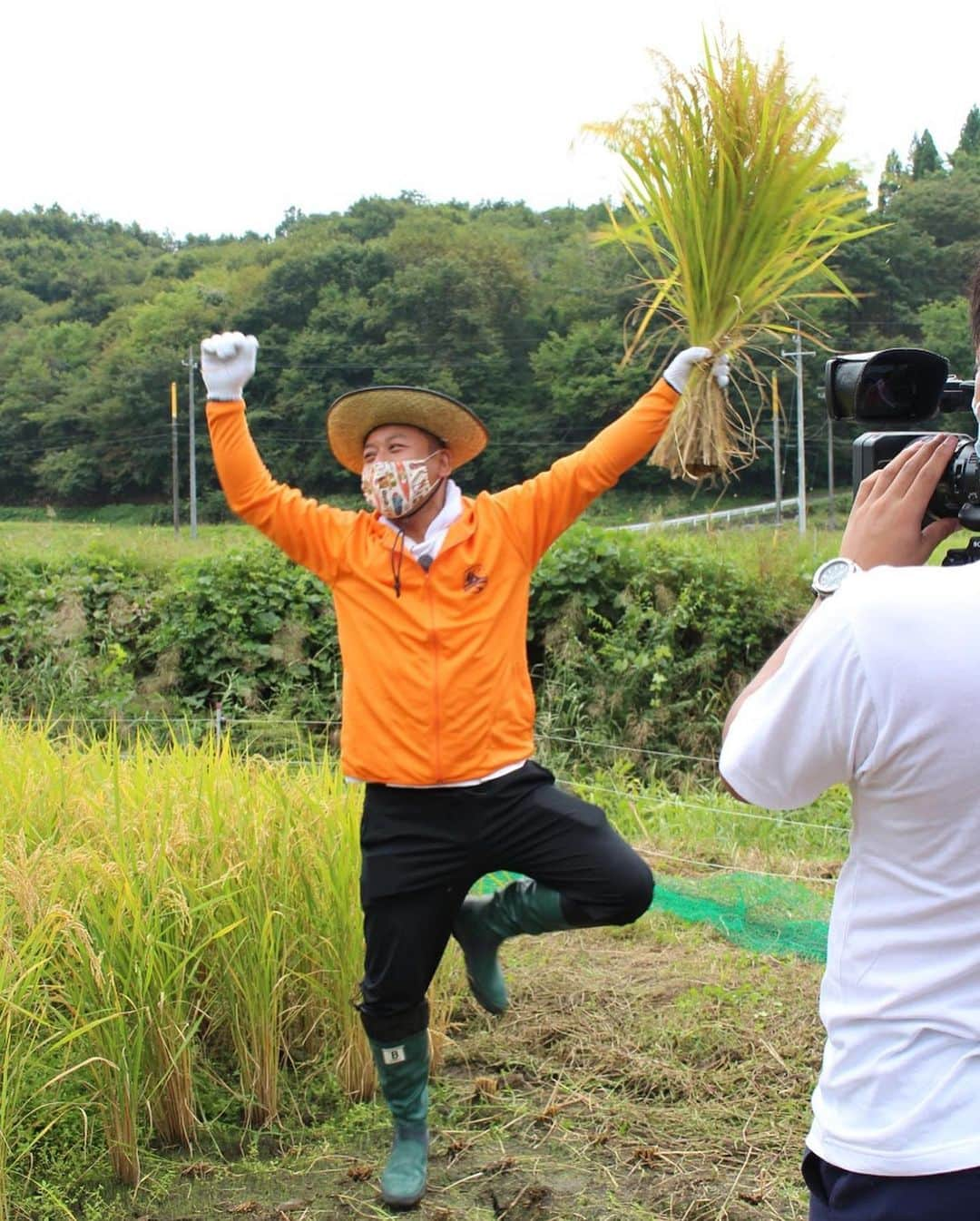 西村瑞樹（西村キャンプ場）さんのインスタグラム写真 - (西村瑞樹（西村キャンプ場）Instagram)「今週24日(土)の『#西村キャンプ場』は、にしむライス収穫祭🌾🌾🌾﻿ ﻿ 収穫中に突然はじまった"豊作ダンス" LINEスタンプ第２弾の候補です。(販売未定)  #秋 #かわいい西村さんシリーズ」10月20日 12時33分 - tss_nishimuracamp