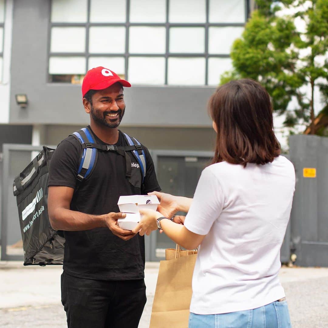 エアアジアのインスタグラム：「DAY 2: More food for everyone on airasia.com! 🍱🍜🍔🥤  Hurry! You have 12 hours to enjoy our promos on @airasiafood!  Good news! You can now use your BIG Points as a form of payment on your purchases.  #airasiaForEveryone」