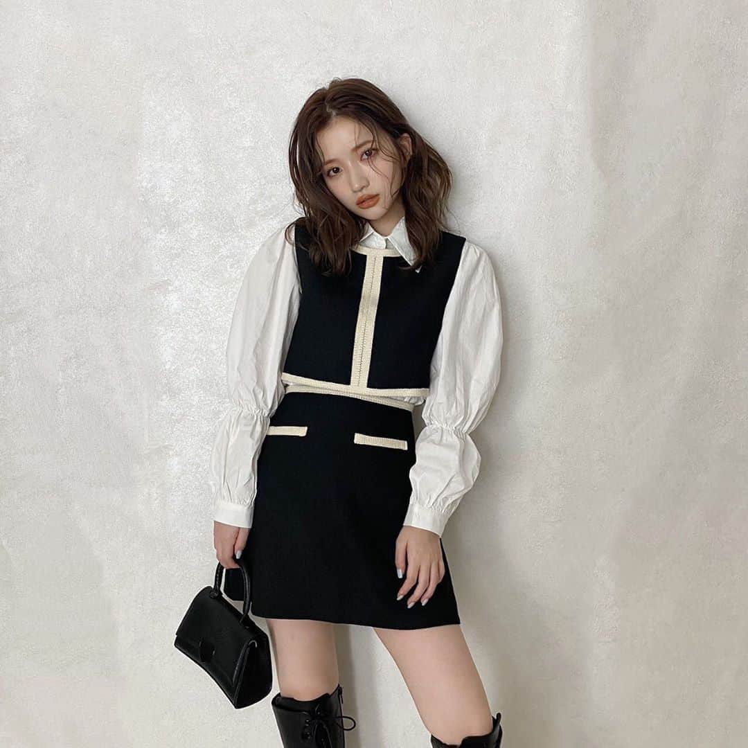 南りほのインスタグラム：「🖤🤍」