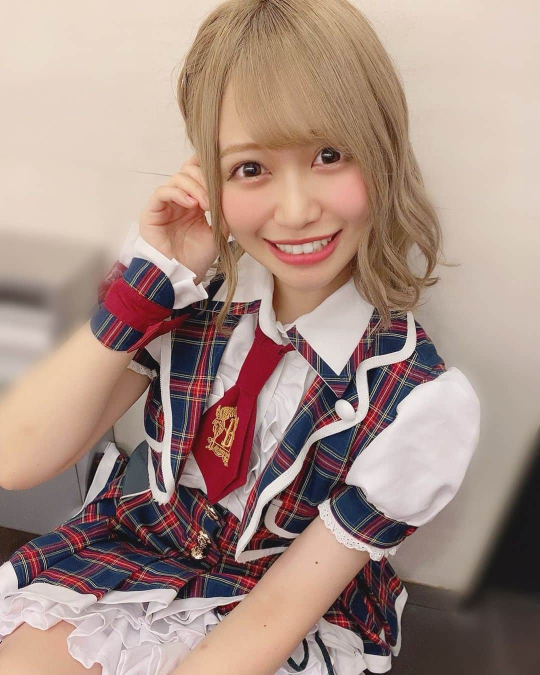 牧野広実のインスタグラム：「⑅◡̈* . おはくま🐻💕 . . #バクステ外神田一丁目 #バクステ #アイドル #レディキス #衣装 #アイドル衣装 #牧野広実 #熊本美和 #readytokiss #idol #hairstyle #金髪 #ボブアレンジ」