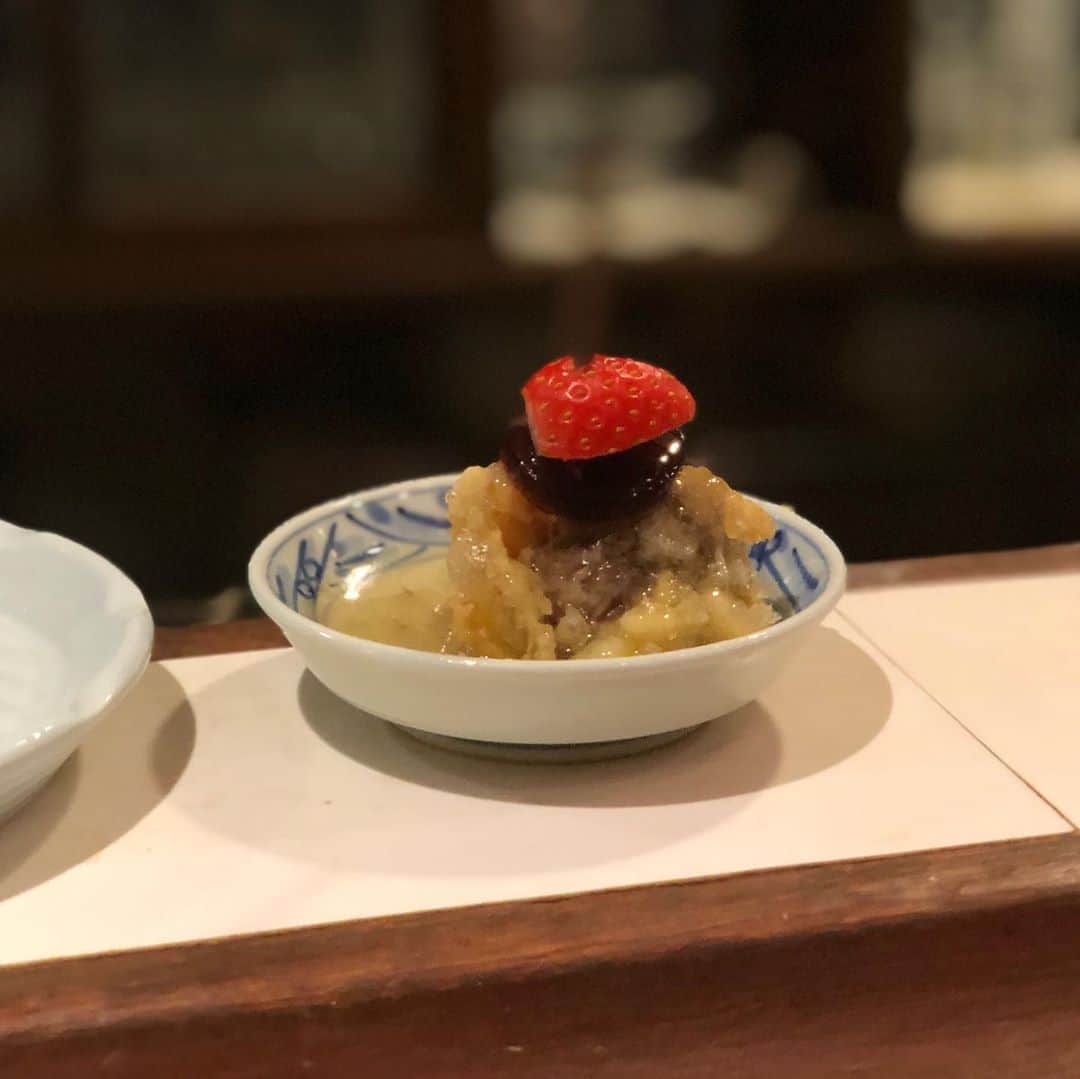 寒川綾奈さんのインスタグラム写真 - (寒川綾奈Instagram)「バースデーディナーに大阪にある　#うえしま　さんに連れてってもらいました🍚 もう、食べ物でこんな感動するってことないくらい美味しくて、一口食べるごとに美味しいを連呼してました🤣 店主のお父さんもとても素敵な方で、絶対また行きたいなぁ♡  ごちそうさまでした^^  #うえしま串カツ　#大阪グルメ　#串カツ　#串揚げ」10月20日 12時54分 - sogawaayana
