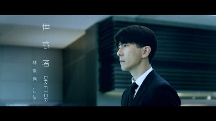 林俊傑のインスタグラム：「⠀ What kind of “Drifter” will you be?⠀ 你想成為怎麼樣的〈倖存者〉?⠀ ____________________________________⠀ ⠀ 《倖存者 Drifter》Official Music Video⠀ 🔗  https://lihi1.com/WWaDK⠀ ⠀ 《倖存者 • 如你》官方網站 ｜“DRIFTER • LIKE YOU DO” Official Website⠀  🔗  https://www.jjparadise.com⠀ 《倖存者 • 如你》雙EP實體購買 ｜“DRIFTER • LIKE YOU DO” Double EP Collectible Album⠀ 🔗  https://JJLin.lnk.to/JJXIVYC⠀ 《倖存者 • 如你》數位收聽連結 ｜ “DRIFTER • LIKE YOU DO” Stream Online⠀ 🔗  https://JJLin.lnk.to/JJDrifterLikeYouDoYC⠀  ⠀ #JJ林俊傑倖存者⠀⠀ #JJ林俊傑倖存者如你⠀ #JJDrifter⠀⠀ #JJDrifterLikeYouDo⠀⠀ #JJXIV #JJDoubleEP」