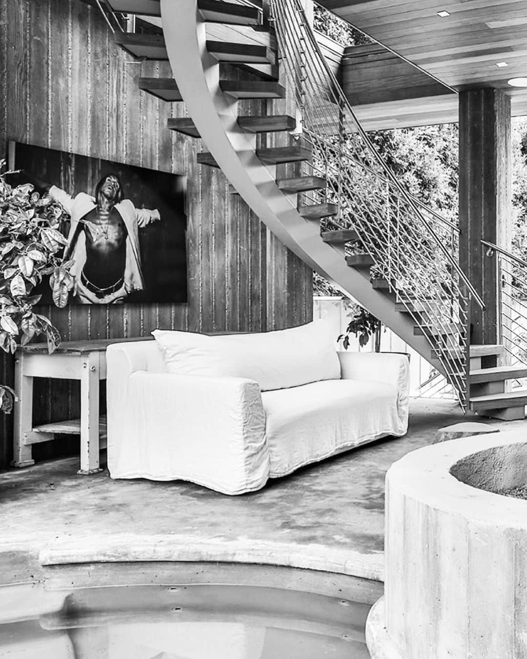 パメラ・アンダーソンのインスタグラム：「Missing my Malibu Life #iggypop」