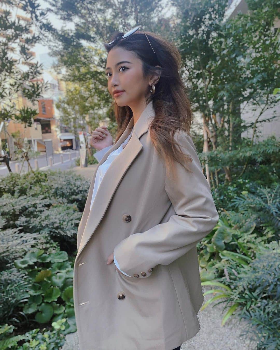 Yumaikaのインスタグラム：「たまには、かっちりと🤓！  simpleが好き✨  big silhouetteのこのjacketも @helioslivin_official から発売されるよ🌞  なんだか痩せて見える🤫」