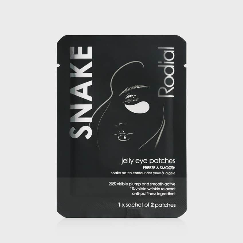 のインスタグラム：「⠀ ロディアルを代表するエイジングケアシリーズ 「スネークシリーズ」より新発売！ ⠀ ⠀ ヘビ毒に含まれるペプチドにヒントを得て開発された様々なメディアでも話題のハリ肌成分「シンエイク」を配合し、目もとのエイジングサインにハリを与え、なめらかに整えるジェリー状のアイパッチです。 ⠀ ⠀ 美容成分とうるおいに満ち溢れた海藻由来のアイパッチが、デリケートで繊細な目もとのラインに密着するようにフィットし、集中ケア。 目もとの気になるサインにダイレクトにアプローチし、ふっくらとハリのある健やかな目もとへと導きます。 ⠀ ⠀ 目もと以外にも、ほうれい線、首もとなどの気になる部分に使え、水分保持力に優れたハイドロゲル状なのでぴったりと肌に高密着し、剥がれの心配もありません。 ⠀ ⠀ ▼お悩み・効果▼ 【ハリ・弾力】【ツヤ】【引きしめ】【目もとケア】 ⠀ ⠀ ⠀ 〈ご使用方法〉 洗顔後に化粧水で肌を整え、アイパッチをトレイから取り出し、下まぶたの輪郭に沿ってフィットさせます。20〜30分後、マスクを取り外してください。 ⠀ ⠀ スネーク ジェルアイパッチ（２枚入り×４セット） ¥ 7,150(税込) ⠀ ⠀ 是非お試しくださいー❣️ ⠀」