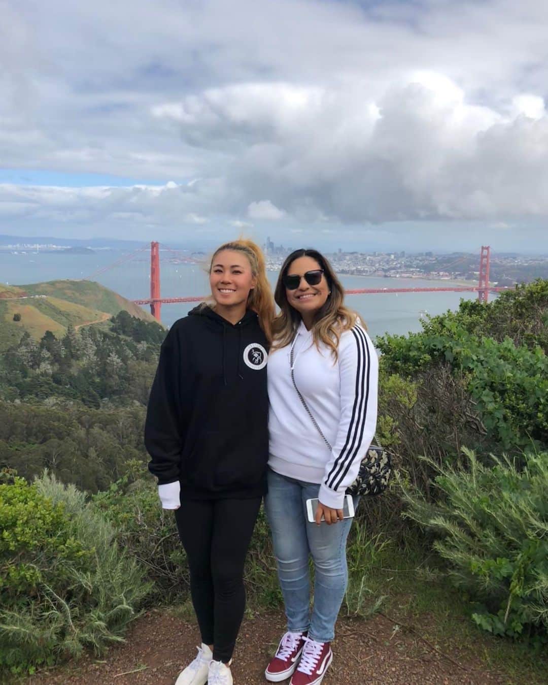 リセット・サラスのインスタグラム：「ⓄⒸⓉⓄⒷⒺⓇ ②⓪!!! Wishing the happiest of bdays to this amazing, beautiful (inside and out) inspiring woman who I'm lucky enough to call my best friend @daniellekang Enjoy these pics and videos as they are just a slight glimpse of the joy you have brought to my world the last 8 years. Love you partner!!」