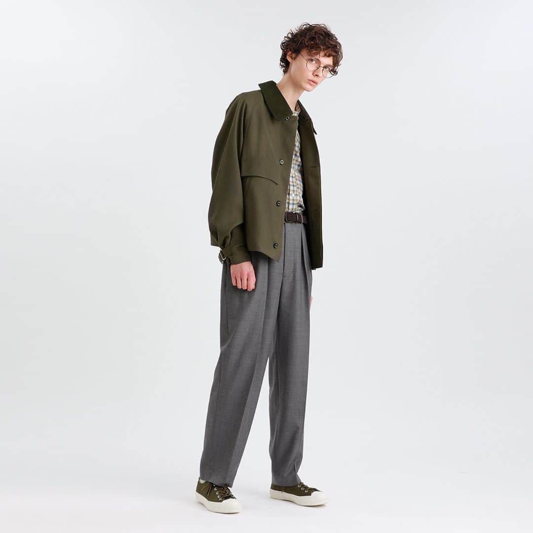 のインスタグラム：「・ FUDGE×MACKINTOSH PHILOSOPHY 【Rusper】 ・ MACKINTOSH PHILOSOPHY GREY LABELの今季の新作ジャケット「Rusper(ラスパー)」。肩周りをコンパクトに見せるラグランスリーブ、丸みのある衿、袖口のスリーブタブによる柔らかいフォルムが特徴。 取り外し可能なコーデュロイ衿をプラスで付けたホリデーサーカス特別仕様となっています。  「Holiday Circus 」@ MP STORE 二子玉川ライズS.C.  10月23日(金)～10月26日(月)」