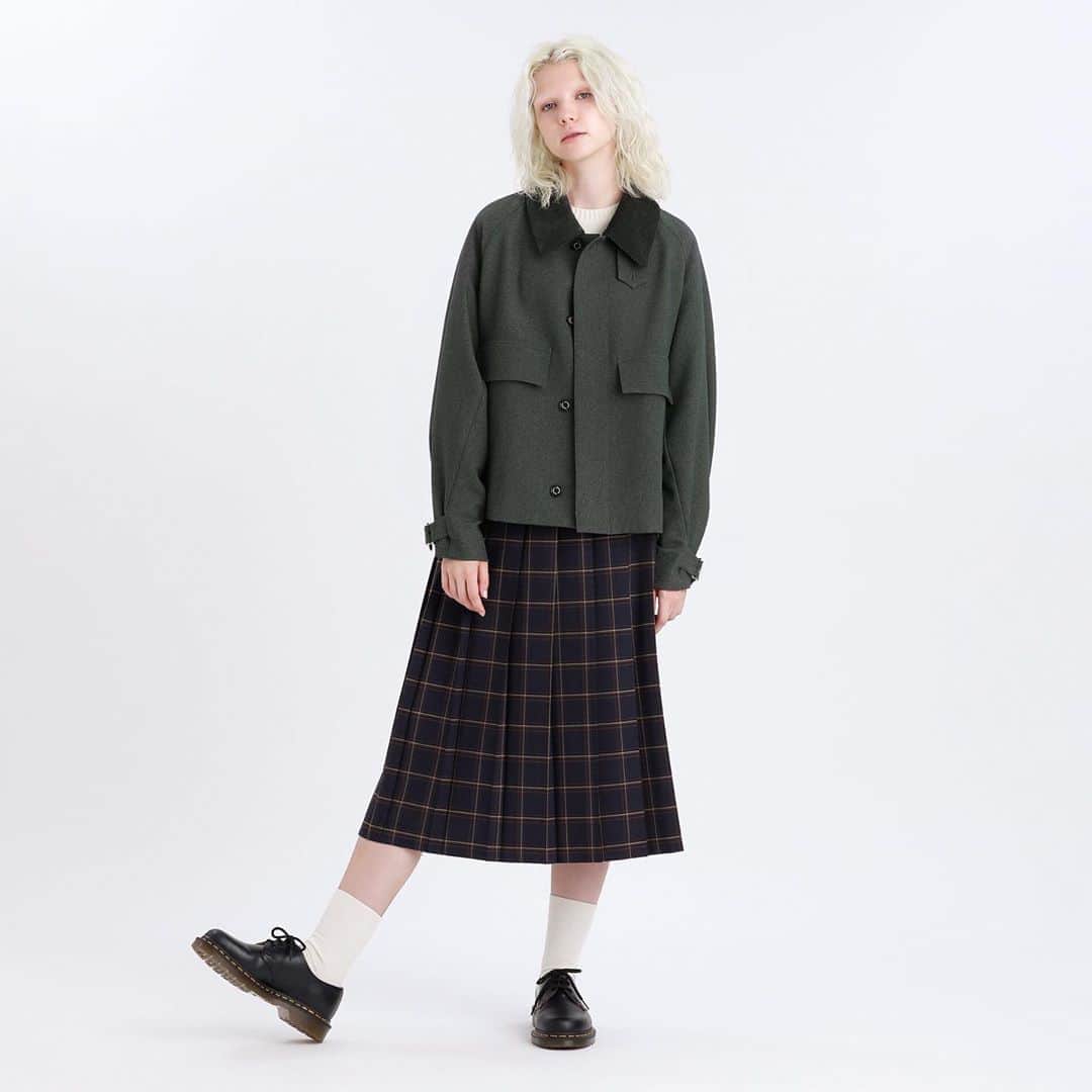 のインスタグラム：「・ FUDGE×MACKINTOSH PHILOSOPHY 【Rusper】  MACKINTOSH PHILOSOPHY GREY LABELの今季の新作ジャケット「Rusper(ラスパー)」。肩周りをコンパクトに見せるラグランスリーブ、丸みのある衿、袖口のスリーブタブによる柔らかいフォルムが特徴。 取り外し可能なコーデュロイ衿をプラスで付けたホリデーサーカス特別仕様となっています。  「Holiday Circus 」@ MP STORE 二子玉川ライズS.C.  10月23日(金)～10月26日(月)  MPSTORE #MACKINTOSHPHILOSOPHY  #GREYLABEL #MPストア #エムピーストア  #マッキントッシュフィロソフィー #グレイラベル #MACKINTOSH  #マッキントッシュ #2020  #HolidayCircus #ホリデーサーカス #Fudge #Collaboration #コラボ #Unisex #ユニセックス . #Tokyo #Futakotamagawa #RISE」