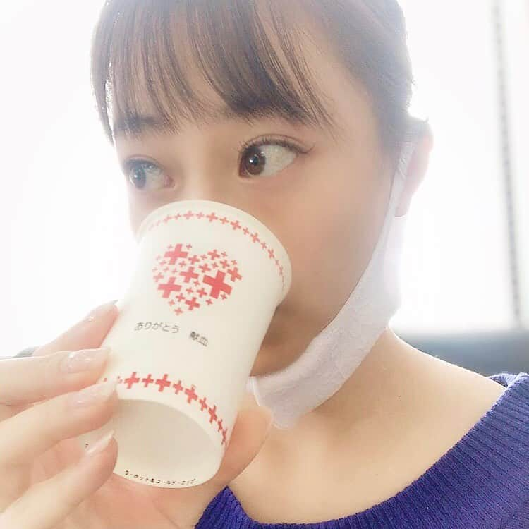 中村果生莉さんのインスタグラム写真 - (中村果生莉Instagram)「😆 . . 全血献血400mlなら1年間で2回までできる11年前から恒例としている献血へ行ってきました😊  コロナ禍で、一段と血液が足りない状況になっています。  去年の10月から行けてなかったので1年ぶりになってしまった〜😭泣  献血するには、色々な条件が揃ってないと出来ないのですが、献血可能であるうちはこれからもずっと続けていきます🍀  ちなみに、知らないうちにたまってるポイントやら特典やらで、またこんなに貰ってしまった😂 . . . #献血 #ab型  #恒例行事 #全血献血  #400ml #全血400ml  #健康体 #ありがとう」10月20日 14時03分 - kaori.nakamura_0226