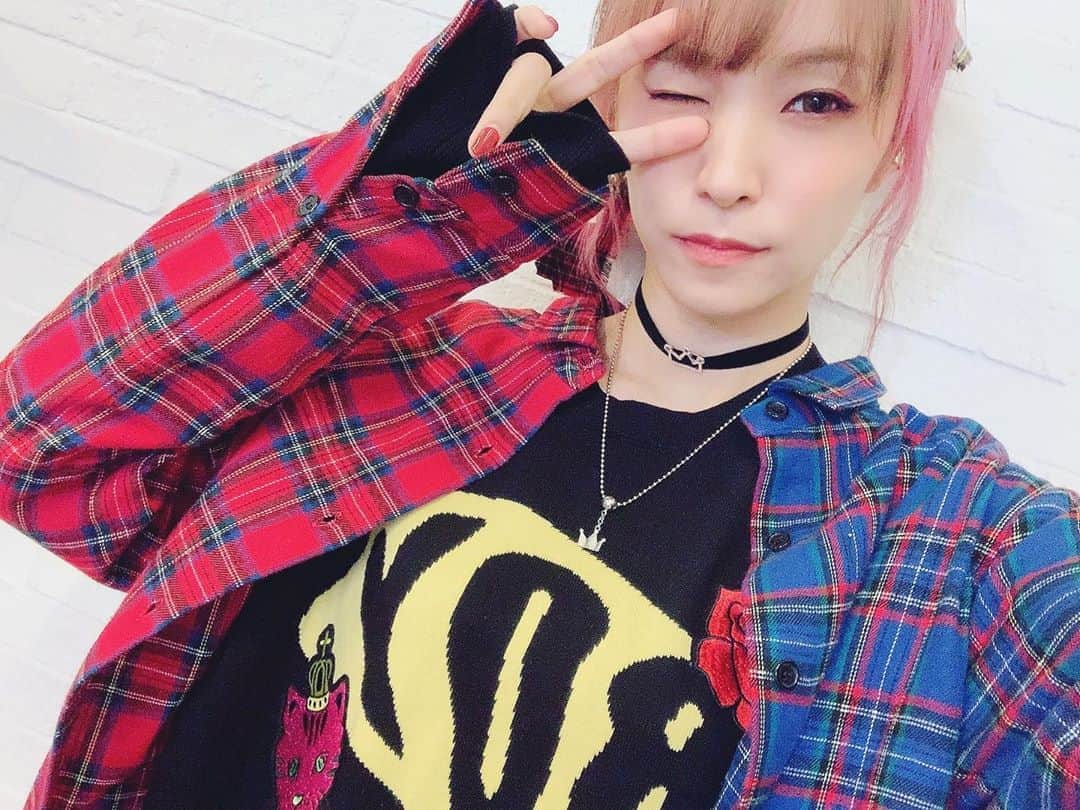 のインスタグラム：「この後20時からROYのデビュー発表会のオフィシャルインスタで、インスタライブしまーすっ🐈みてねーーっ🐱 https://instagram.com/royreflectoverjoy.official?igshid=6h7okflisb7s @royreflectoverjoy.official」