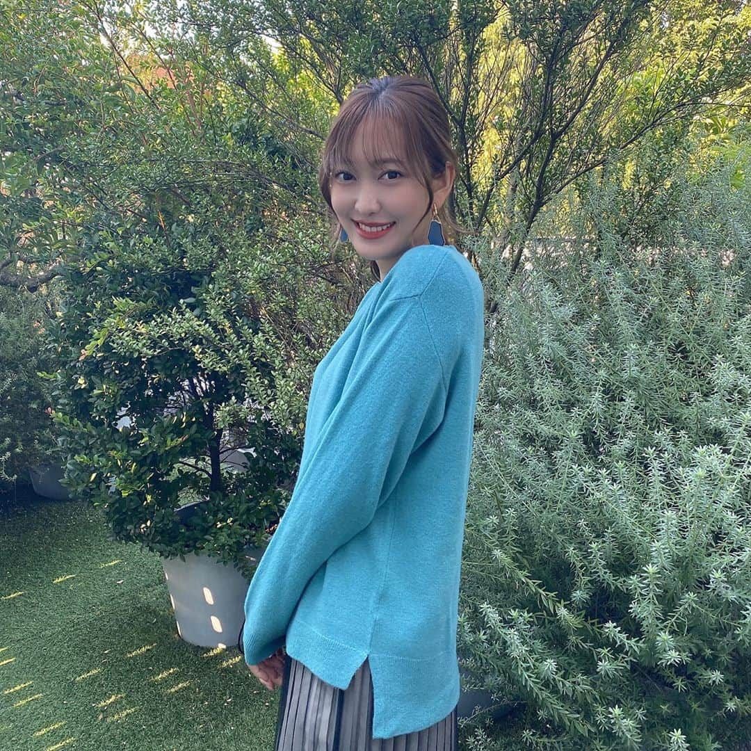 佐達ももこさんのインスタグラム写真 - (佐達ももこInstagram)「blue💘﻿ ﻿ 今日は天気良かったので﻿ ニット一枚でお出かけ☺️﻿ ﻿ 後ろ姿も可愛いのと﻿ 手触りがいいのです🙏﻿ ﻿ そしてプチプラ🤭﻿ ﻿ tops @kuih_store  earrings @fray_id ﻿ skirt @rosebud_official_ ﻿ ﻿ ﻿ #outfit#ootd#knit#fashion#coordinate#kuih#kuihst#クイ今日のコーデ」10月20日 19時44分 - sadamomodayo