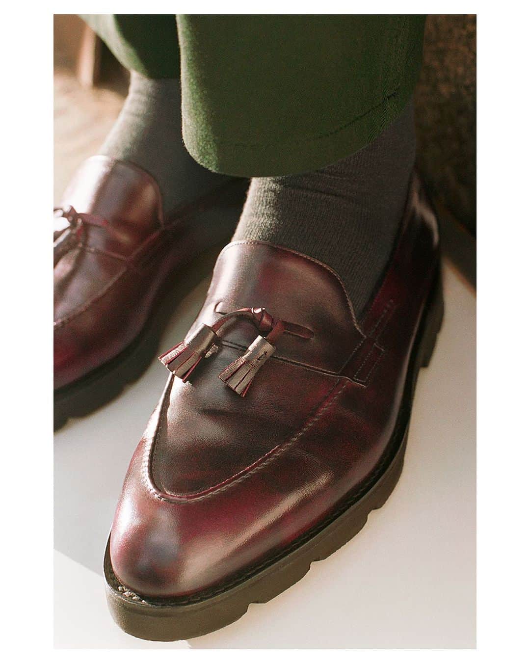 ジョンロブのインスタグラム：「Callington, a modern loafer defined by its refined almond-shaped toe and featuring hand-rolled tassels, constructed in either the Tensile leather sole or the lightweight walking sole. . #johnlobb #JackWebb」