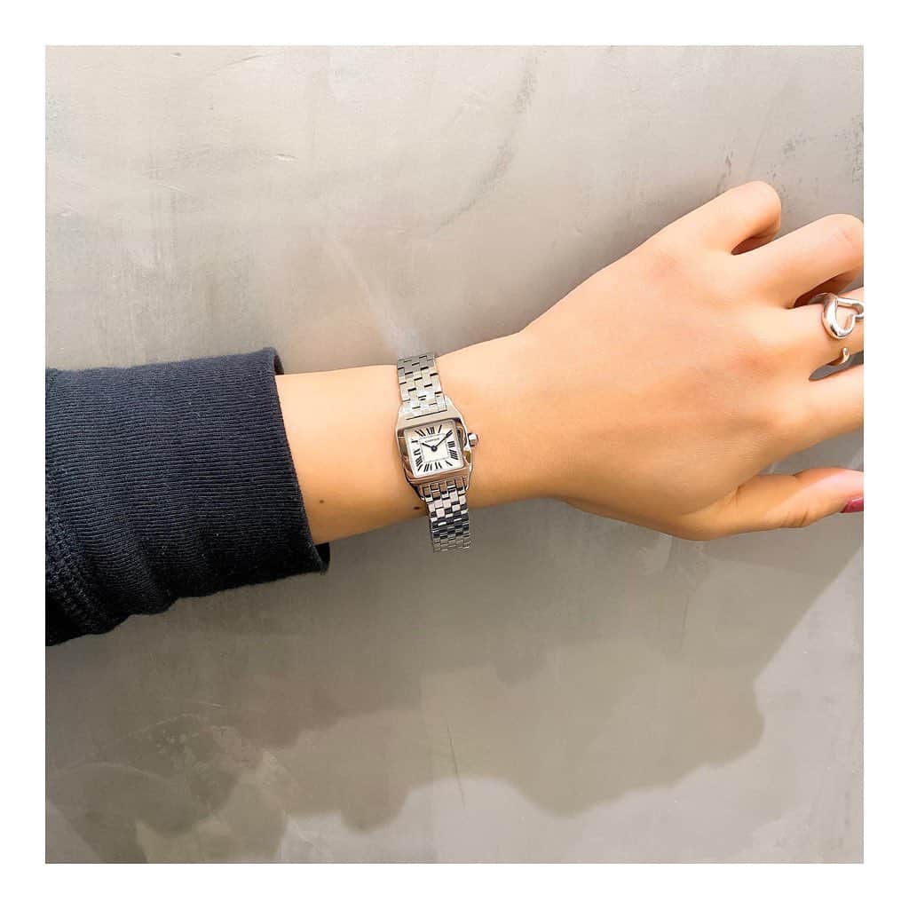 HIROBさんのインスタグラム写真 - (HIROBInstagram)「-HIROB大宮ルミネ-﻿ ﻿ ﻿ ﻿ VINTAGE CARTIER SANTOS DEMOISELLE﻿ ﻿ ヴィンテージカルティエ﻿ サントスドゥモアゼルのご紹介です。﻿ ﻿ No.19003890-699530﻿ ¥330,000+tax﻿ ﻿ No.20003890-942110﻿ ¥410,000+tax﻿  リンク先の商品に関して：こちらの時計はヴィンテージ品の為、同デザインではありますが、外装等の状態は多少異なる場合がございます。予めご了承ください。 ﻿ ﻿ 当面の間、下記のお時間に営業時間を短縮しております。﻿ ﻿ 営業時間﻿ 11:00〜20:00﻿ ﻿ お問い合わせ﻿ tel: 048-782-5383﻿ ﻿ 皆様のご来店お待ちしております🥰﻿ ﻿ ﻿ #Cartier﻿ #VintageCartier﻿ #santosdemoiselle﻿ #santos﻿ #watch﻿ #omiyalumine﻿ #omiya﻿ #hirob﻿ #baycrews﻿ ﻿ #カルティエ﻿ #ヴィンテージカルティエ﻿ #サントスドゥモアゼル﻿ #サントス﻿ #時計﻿ #大宮ルミネ﻿ #大宮﻿ #ヒロブ﻿ #ベイクルーズ﻿ ﻿ ﻿ #观看﻿ #酿酒」10月20日 14時16分 - hirob.jp