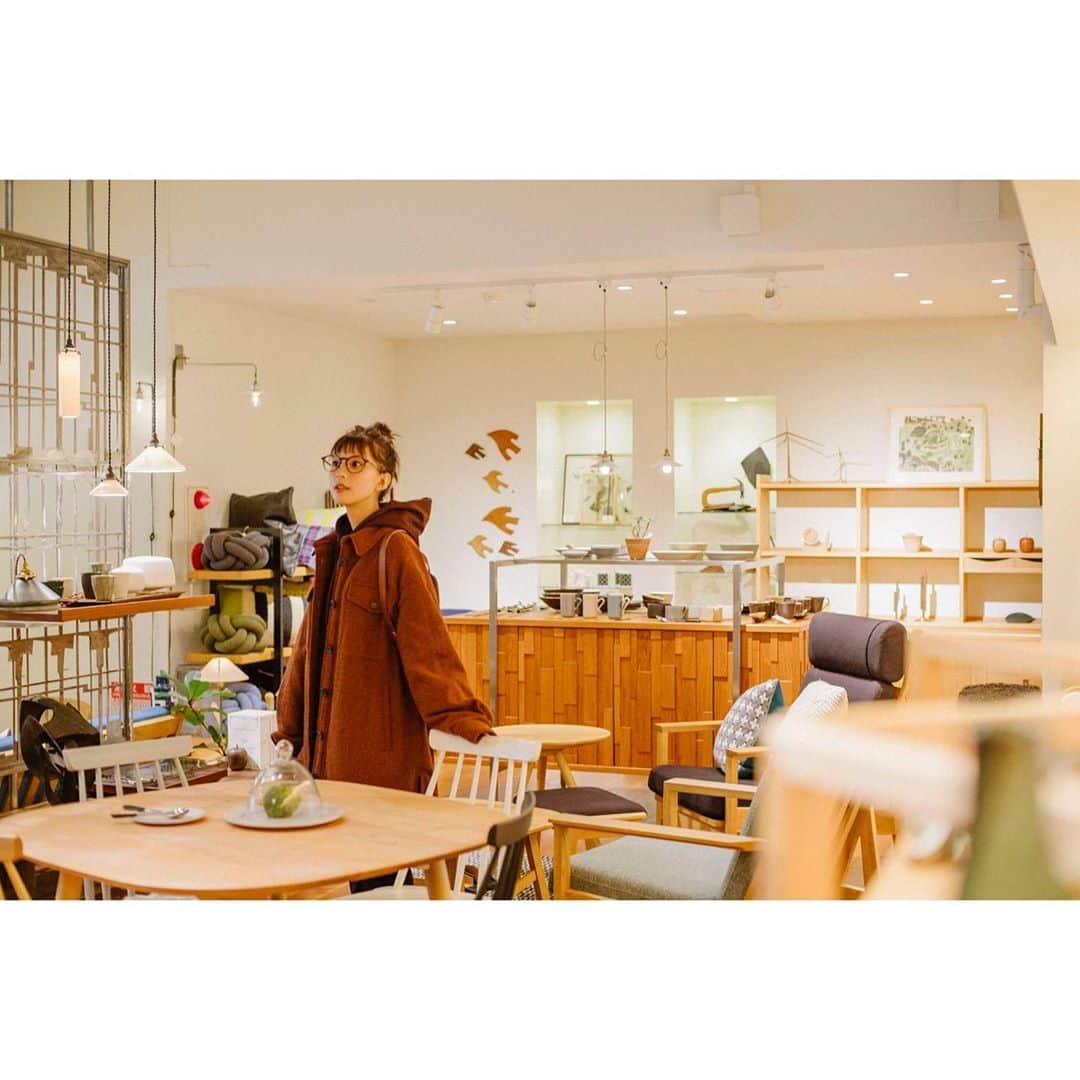 芳根京子さんのインスタグラム写真 - (芳根京子Instagram)「本日発売のminaです。 どうぞ、よろしくお願いします(^^)  冬のさ、 お洋服もこもこで、 お団子＆めがねっていいよねー  #mina」10月20日 14時19分 - yoshinekyoko