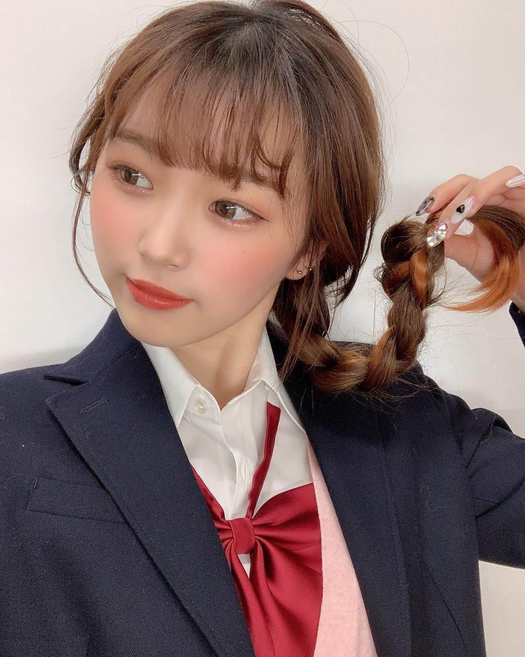 平野夢来（ゆぴぴ）のインスタグラム：「#エクステエクスル  ・ ・ 私がイメージモデルをしている #エクステエクスル の公式サイトが出来ました🍑 ・ ・ ストーリーや、ハイライトからスワイプできるので是非皆さんのチェックしてみてﾈ💓 ・ ・ 髪の毛を染められない子や、髪の長さだし、アレンジなどできるにょ🍑 そしてそして、ワンタッチで付けられるから超便利❕❕」