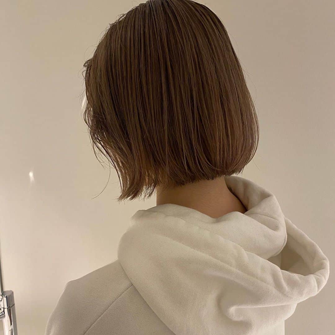 瀧澤彩夏のインスタグラム：「そういえば髪の毛可愛くしてもらって写真も貰ったのに投稿の方に載せるの忘れてたぜベイベェ！  @yamamotonanami__ さん大好きです😘💕  #ヘアカラー #ヘアスタイル #ヘアアレンジ #前髪なし #初挑戦よ前髪なしは　#ルンルン　#お気に入り」