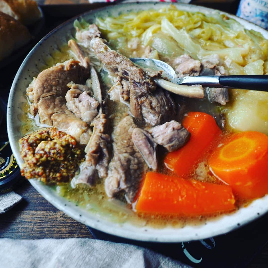 Michiko Maedaさんのインスタグラム写真 - (Michiko MaedaInstagram)「ボリューム満点栄養満点💯😋💕 ほろとろスペアリブのガーリックポトフ💕  #スペアリブのガーリックポトフ #スペアリブ#ガーリックポトフ #ポトフ#スープ#ご馳走スープ #熱々レシピ#身体の芯から温まる #栄養満点#スタミナ満点#ボリューム満点 #めちゃめちゃおすすめです❤️ #レシピは後程ブログにて #IGersJP#IGersjp#IGersj#クッキングラム#デリスタグラマー#おうちごはんlover#コッタ #lin_stagrammer#kurashiru#クッキングラム#クッキングラムアンバサダー#クオカ#エルグルメ#フーディーテーブル#おうちごはんlover#おうちごはん革命#おうちカフェ#たらふくびより」10月20日 14時33分 - shana.mama