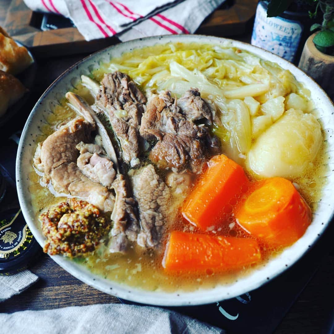 Michiko Maedaさんのインスタグラム写真 - (Michiko MaedaInstagram)「ボリューム満点栄養満点💯😋💕 ほろとろスペアリブのガーリックポトフ💕  #スペアリブのガーリックポトフ #スペアリブ#ガーリックポトフ #ポトフ#スープ#ご馳走スープ #熱々レシピ#身体の芯から温まる #栄養満点#スタミナ満点#ボリューム満点 #めちゃめちゃおすすめです❤️ #レシピは後程ブログにて #IGersJP#IGersjp#IGersj#クッキングラム#デリスタグラマー#おうちごはんlover#コッタ #lin_stagrammer#kurashiru#クッキングラム#クッキングラムアンバサダー#クオカ#エルグルメ#フーディーテーブル#おうちごはんlover#おうちごはん革命#おうちカフェ#たらふくびより」10月20日 14時33分 - shana.mama