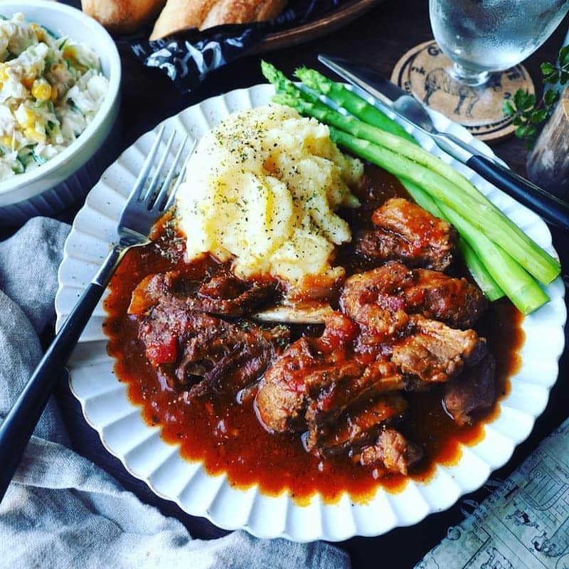 Michiko Maedaさんのインスタグラム写真 - (Michiko MaedaInstagram)「ボリューム満点栄養満点💯😋💕 ほろとろスペアリブのガーリックポトフ💕  #スペアリブのガーリックポトフ #スペアリブ#ガーリックポトフ #ポトフ#スープ#ご馳走スープ #熱々レシピ#身体の芯から温まる #栄養満点#スタミナ満点#ボリューム満点 #めちゃめちゃおすすめです❤️ #レシピは後程ブログにて #IGersJP#IGersjp#IGersj#クッキングラム#デリスタグラマー#おうちごはんlover#コッタ #lin_stagrammer#kurashiru#クッキングラム#クッキングラムアンバサダー#クオカ#エルグルメ#フーディーテーブル#おうちごはんlover#おうちごはん革命#おうちカフェ#たらふくびより」10月20日 14時33分 - shana.mama