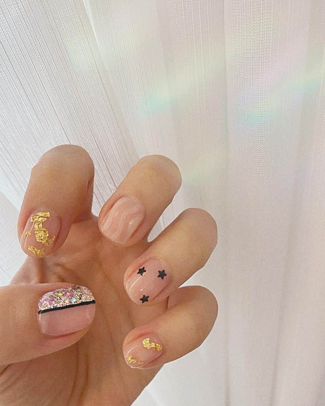 GYEON SEOのインスタグラム：「_* nails nails nails ✨ . . @seoulnumber9」