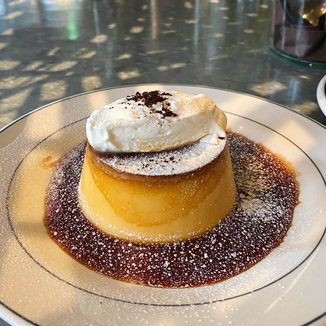 のインスタグラム：「ちょいビターなプリン。 ブッダボウルでヘルシーランチだからデザート食べて良し！」