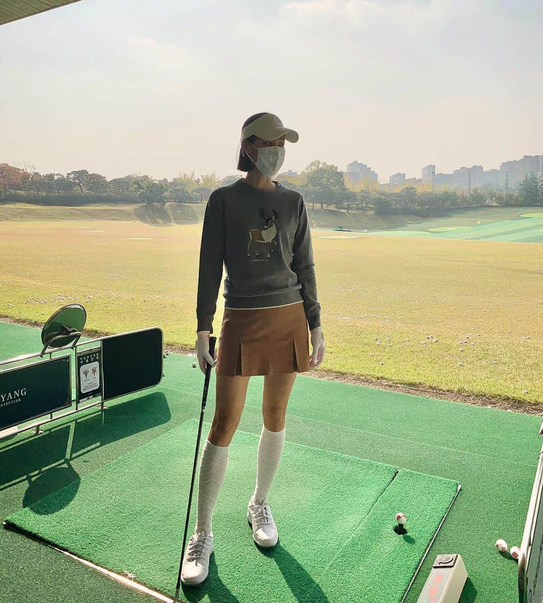 イ・ヒョニさんのインスタグラム写真 - (イ・ヒョニInstagram)「⛳️ 잘 치고싶다!!!! #너무어려워 #골프 #만년골린이😢」10月20日 15時15分 - lee.hyunyi