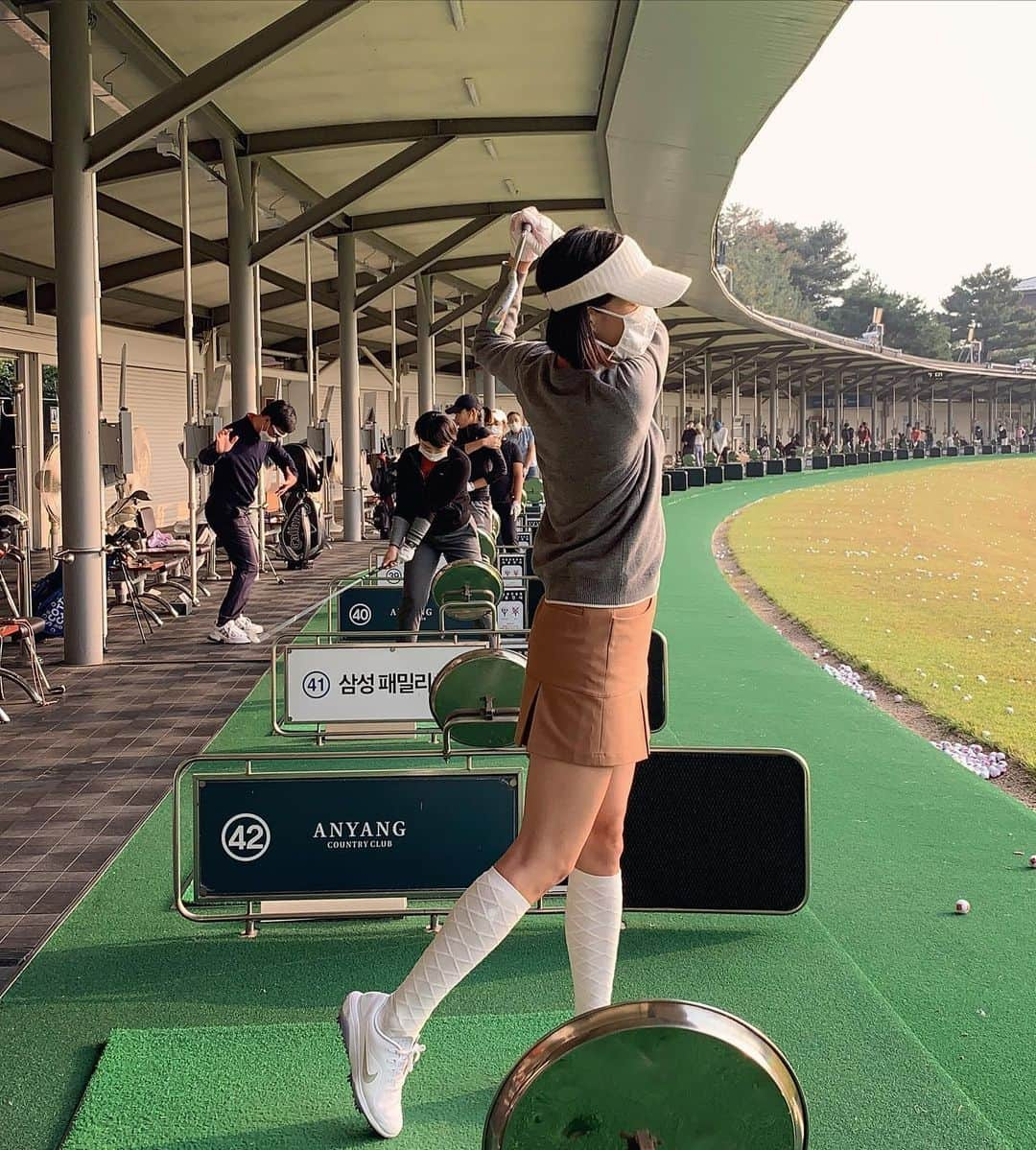 イ・ヒョニさんのインスタグラム写真 - (イ・ヒョニInstagram)「⛳️ 잘 치고싶다!!!! #너무어려워 #골프 #만년골린이😢」10月20日 15時15分 - lee.hyunyi