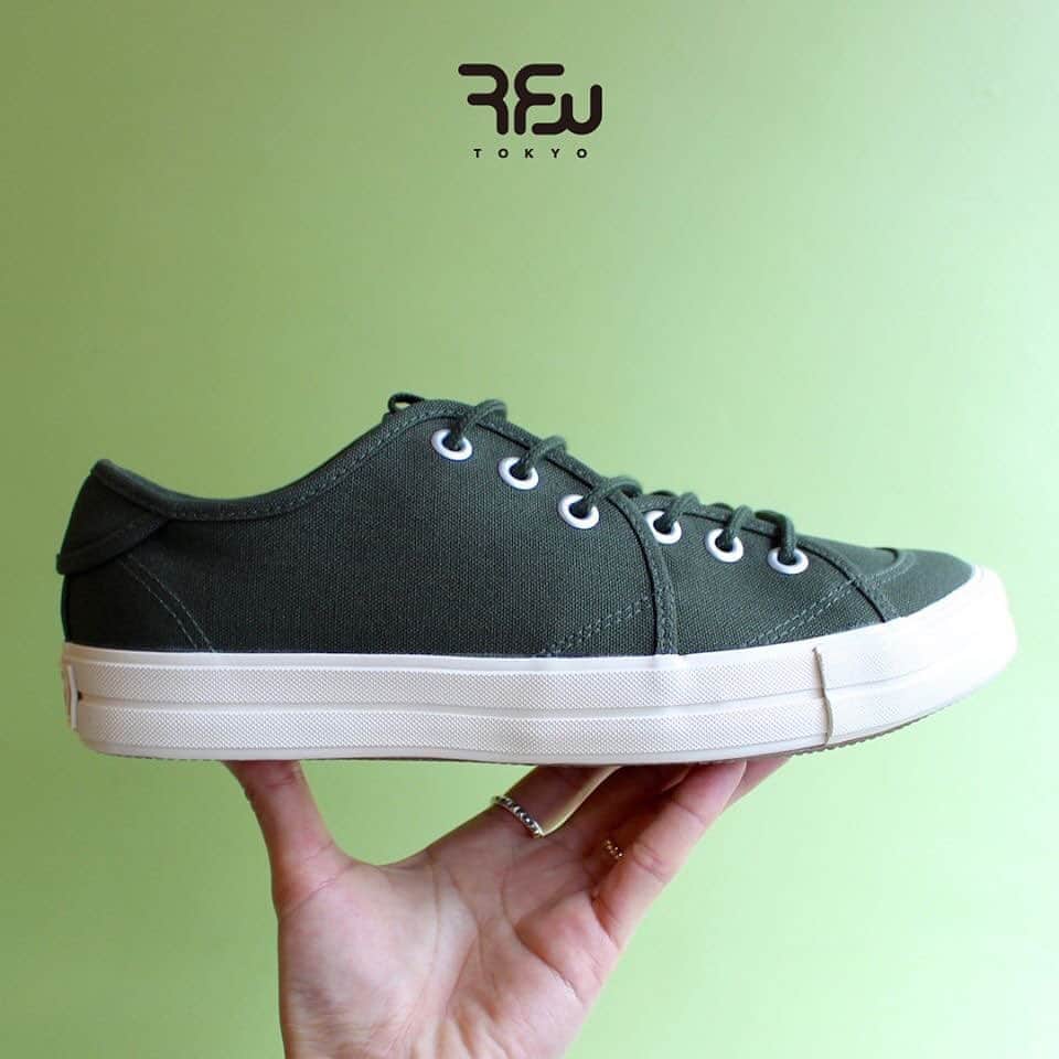 のインスタグラム：「【RFW 2020AW】  SANDWICH-LO HERITAGE Khaki ¥11,000＋TAX  2020年秋冬新作より、HERITAGEシリーズから新色Khakiが仲間入り！ アースカラーで非常に合わせやすく、 通年を通してご着用いただけるカラーに仕上がりました。  www.rfwtokyo.com @rfwtokyo   #rfw #rfwtokyo #rhythmfootwear #sneaker #sneakers #kicks #instashoes #instakicks #sneakerhead #sneakerheads #nicekicks #sneakerfreak #kickstagram #2020aw #autum #winter #renewal #tokyo #shibuya #東京 #渋谷 #rpm #rhythmprimarymarket #new」
