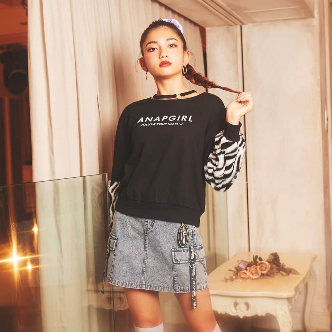 のインスタグラム：「ピープスStyle  ANAP Girl 2020 A/W ピープスxラテオルふたつのStyleで^ ^ どっちのスタイルも好き❤︎ #Repost @anapgirl_official with @get_repost ・・・ ♡ANAPGIRL2020//AUTUMN♡ . 着用アイテム . 🦋 トップス ¥3900+tax 🦋 ボトム ¥3900+tax . #anapgirl #2020aw #newarrival #peepsstyle #ピープス女子 #ピープス女子コーデ #アナップガール #ビジュアルモデル #visualmodel #webmodel #teenfashion」