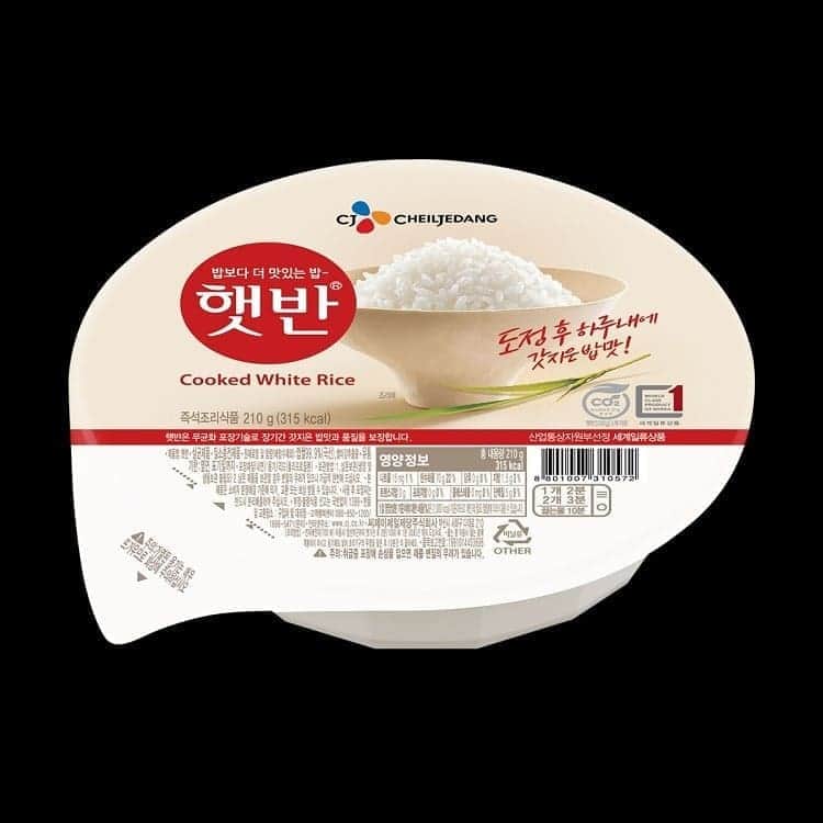 パク・ソングァンのインスタグラム：「#그립  #햇반 #초특가  #최저가  #최대53%할인  #쿠폰도있음  엄마밥보다 맛있는 햇반이 왔습니다🍚🍚🍚  매일마다 밥하기 귀찮으시죠? 엄마밥보다 맛있는 햇반이 왔습니다‼️ 잡곡&흑미&현미 밥도 함께! 최대 53%할인으로 지구최저가🥳🥳 3만원 이상 구매시 3천원 할인 7만원 이상 구매시 7천원 할인 쿠폰까지 준비했습니다🙏  오늘 밤 10시 모바일 홈쇼핑 어플 '그립'에서 라이브진행하니 많이많이 놀러오세요🤗  📣박성광 채널 오는법📣 1.구글스토어 or 앱스토어에서 <그립>을 검색해 다운 받는다. 2.검색창에 박성광을 검색한다. 3.팔로우하고 지구 최저가로 햇반을 득템‼️」