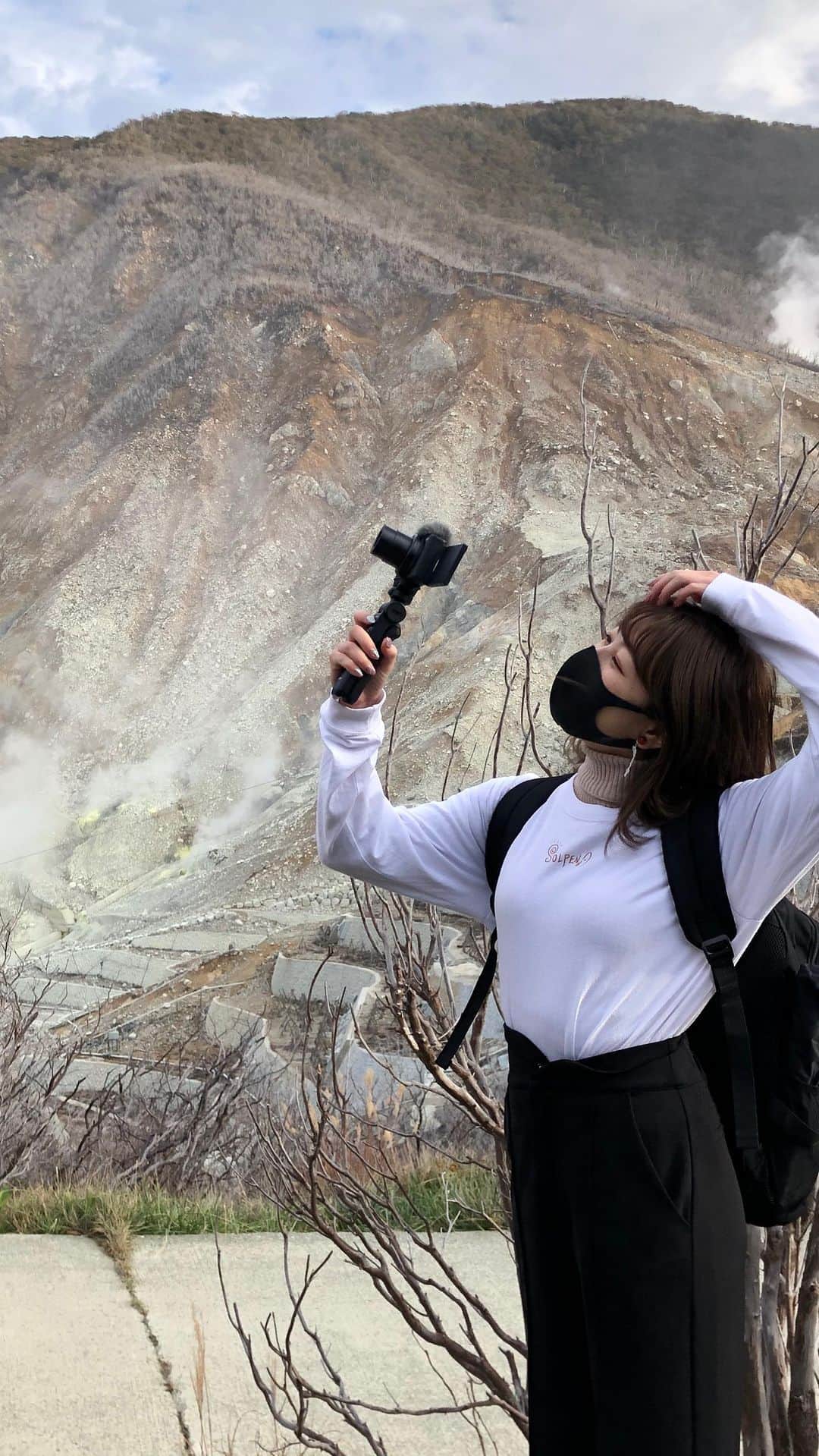 中西香菜のインスタグラム：「﻿ 家族で箱根旅行に✈️﻿ ・﻿ ♡﻿ ・﻿ 姉にbirthdayどっきりかけたり楽しかったぁぁぁぁぁぁ🤣✨﻿ ・ お洋服はニットの上からSOlPENNAのろんてぃ〜🙆‍♀️ @solpenna_accessory  ・﻿ ♡﻿ ・﻿ ♡﻿ ・﻿ #箱根旅行﻿ #箱根﻿ #温泉旅行﻿ #旅行﻿ #箱根グルメ  #箱根温泉  #かまぼこ #旅 #旅行好きな人と繋がりたい  #中西姉妹﻿ #中西香菜﻿」