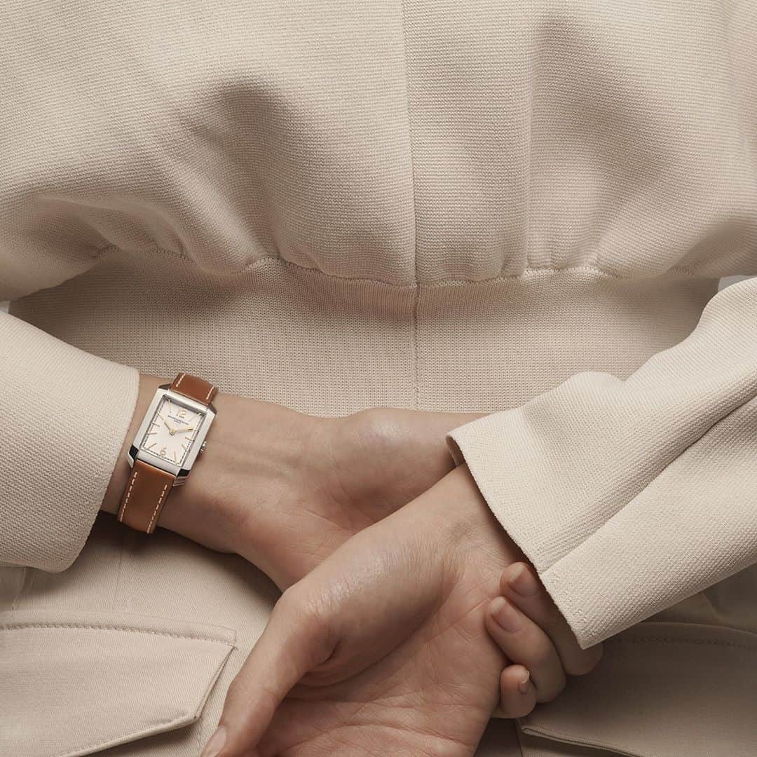 ボーンメルシーのインスタグラム：「Poise enhanced by simplicity.  -- Hampton 10472 Small, Quartz, 5 ATM Water-Resistance,  Self-interchangeable brown calfskin strap.  -- #baumeetmercier #hampton #quartz #swissmade #luxurywatch #instawatch #watchesofinstagram #timepiece  #watchcollector  #watchoftheday」