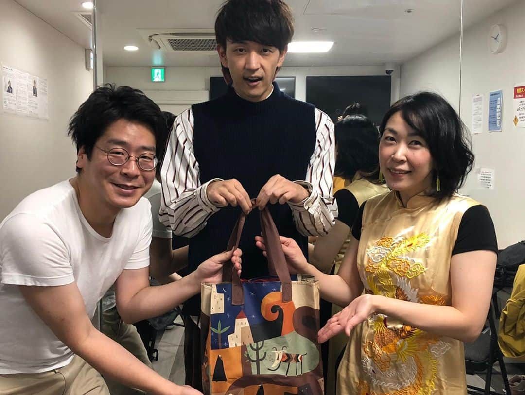 浦井のりひろさんのインスタグラム写真 - (浦井のりひろInstagram)「方南町ハウストークライブ〜Fimal〜ありがとうございました！  #ななまがり初瀬さん #ゲラゲラ星人さん #ダンビラムーチョ原田 #キンボシ有宗 #のルームシェア #方南町ハウス #よく遊びにいくので毎回呼ばれてる #有宗がくれたウンコシャツと #石井さんがくれたおしゃれシャツで出ました #石井さんと三島さんに誕生日プレゼント #みんなで新中野に引っ越したので #次から新中野ハウストークライブになるそうです」10月20日 16時02分 - uraidanbura