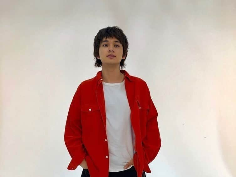 北村匠海のインスタグラム：「[#TakumiMagazine] Takumi Kitamura will appear in the next issue of ROCKIN'ON JAPAN fot the first time in a long interview!  Release date: October 30, 2020 — DISH//の北村匠海が次号JAPANにロングインタビューで初登場です！  10月30日発売  https://rockinon.com/blog/japan/196180  #北村匠海 #TakumiKitamura #DISH// #ROCKINONJAPAN」