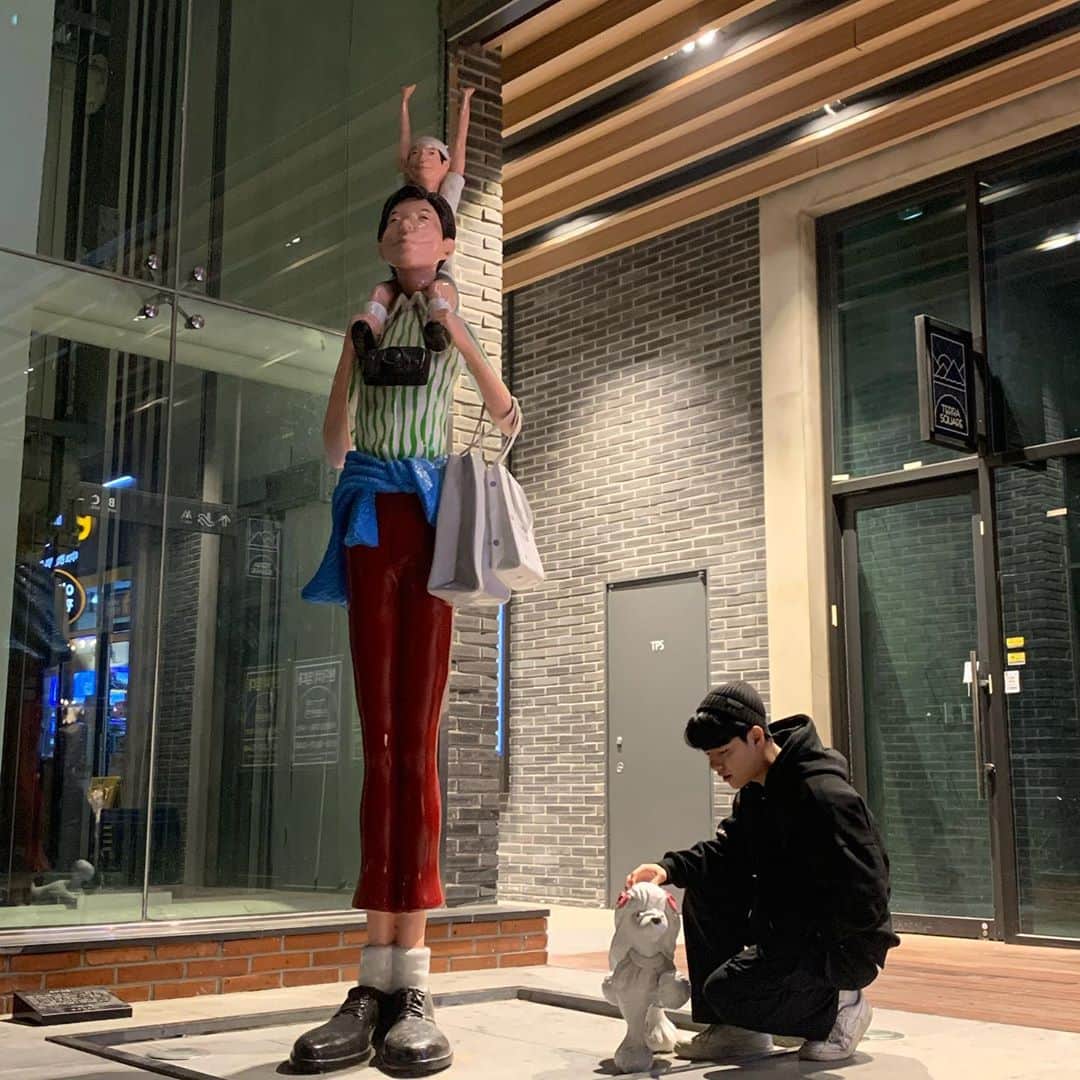 チ・ミンヒョクのインスタグラム：「🐶🐶멍멍!」