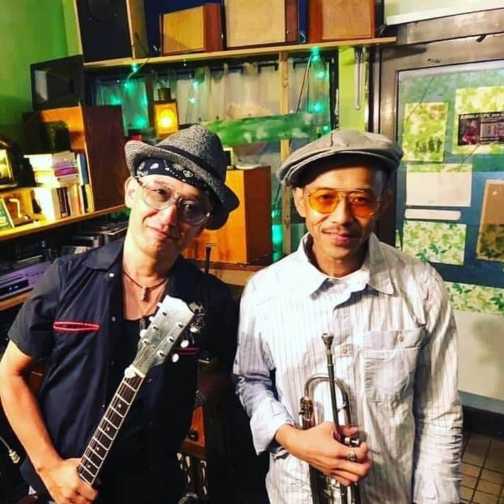 KOOさんのインスタグラム写真 - (KOOInstagram)「10/23金曜日、素晴らしいギタリスト、キサクモトフサさんと、苦楽園THE WEXにてデュオやります。  こう見えてふたりとも超朝方人間。いろいろ経て酒も飲まなくなった点も一致。ご縁ですね。  投げ銭ライブなのでお気楽に よろしくどうぞ！  http://wexpub.com/2020/10/20/10%E6%9C%8823%E6%97%A5%E9%87%91%E3%81%AF%E3%82%B8%E3%83%A3%E3%82%BA%E3%80%82%E9%BB%84-%E5%95%93%E5%82%91%E3%81%95%E3%82%93%E3%81%AE%E3%83%88%E3%83%A9%E3%83%B3%E3%83%9A%E3%83%83%E3%83%88%E3%81%A8/」10月20日 16時34分 - koojazz