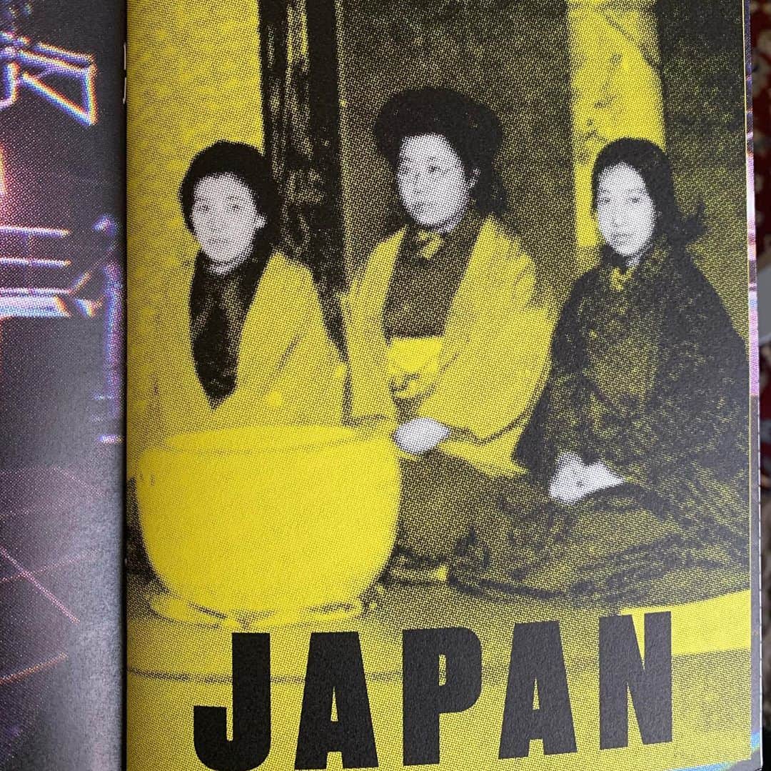 あっこさんのインスタグラム写真 - (あっこInstagram)「ジェンダー平等を目指すGUCCIのプロジェクト「CHIME FOR CHANGE」のZINEにて、私あっこゴリラがコラムを寄稿しました。  物凄い熱量のZINEです。わたしが出没するイベントなどでも無料配布するので、ほしい方は直接声かけてください〜❣️ #chimeforchange」10月20日 16時39分 - akkogorilla