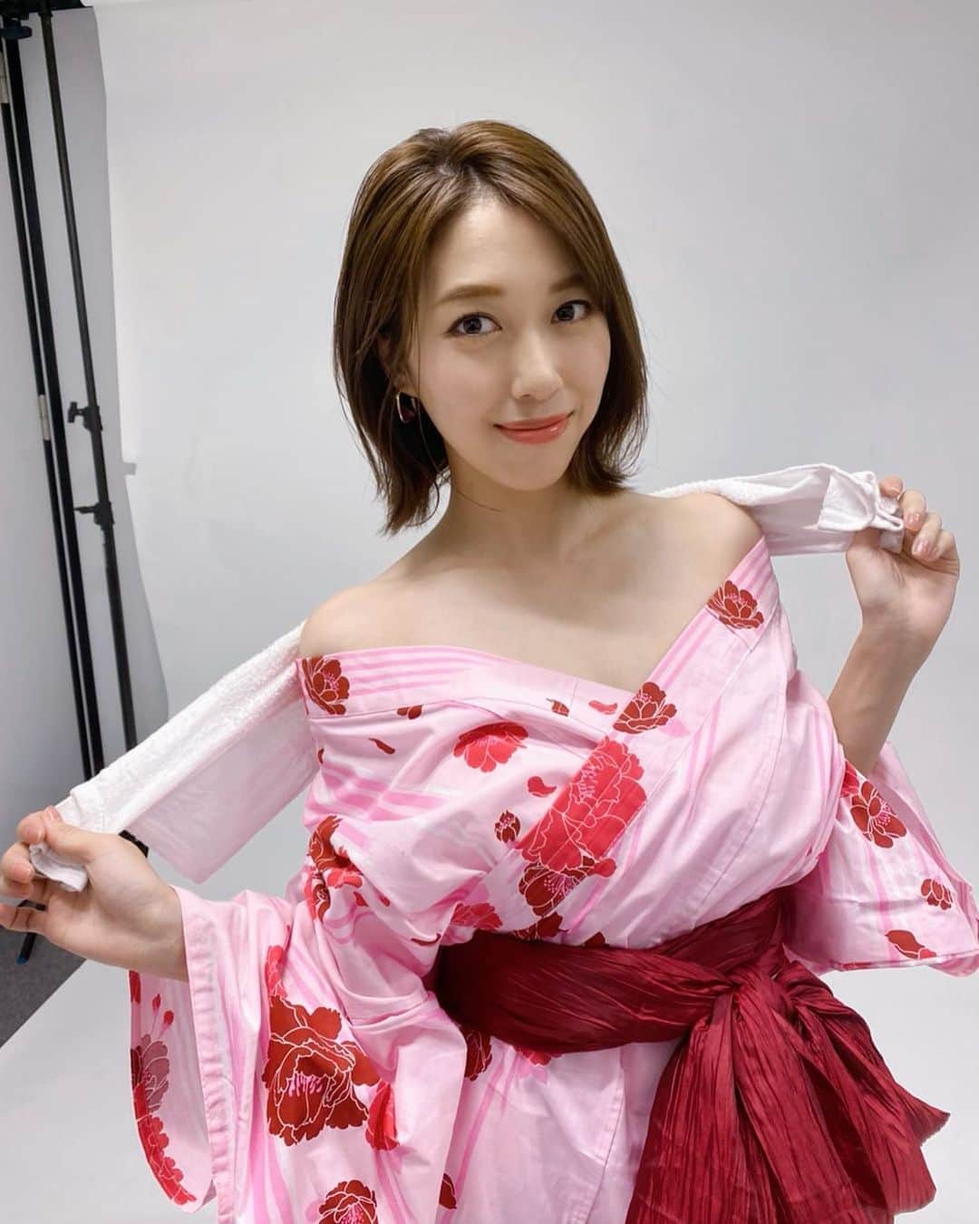のインスタグラム：「今日は良いお天気だったねー  気持ちよかった..！  お目当てのものもゲット出来たし、調べものも捗ったし、良きでした！  今日の22:00頃から今月ラスト25日の個人面談のチケット販売開始です！  ルールなどもあるのでグッズページよく読んで申し込んでね😊  コスプレdayやで！！  お待ちしてます！🎃」