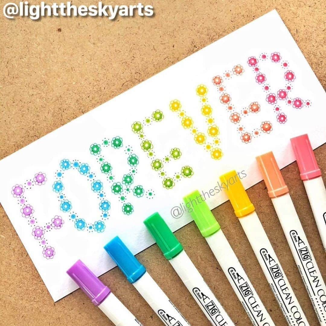 Kuretakeさんのインスタグラム写真 - (KuretakeInstagram)「クリーンカラードットはドットと細字のツインタイプなので、組み合わせてこんな可愛い文字を書いてくださいました🌷🌷 ぷにっとしたドットを押す感触はやみつきになりますよ☺️  🌷FOREVER🌷 Using the dot point, you can draw dots of varying sizes by adjusting the pressure applied when using. Enjoy flexible Dot tip💐  Art by: @lighttheskyarts  Made with：ZIG CLEAN COLOR DOT  #kuretake #kuretakezig #呉竹 #ZIGCLEANCOLORDOT #クリーンカラードット #zigcleancolor #dotmarkers #dotmandala #mandalaart ##satisfyingvideos #artvideo #colorfulart #colorpop #rainbowart」10月20日 17時01分 - kuretakejapan