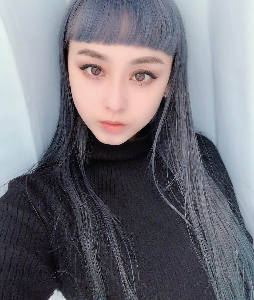 aoiのインスタグラム：「ここ半月ぐらい大忙しで時間が過ぎていきました…🤷🏼‍♂️短く切った髪の毛もほぼ元通り…そろそろ落ち着くので、みんなに会いたいな」