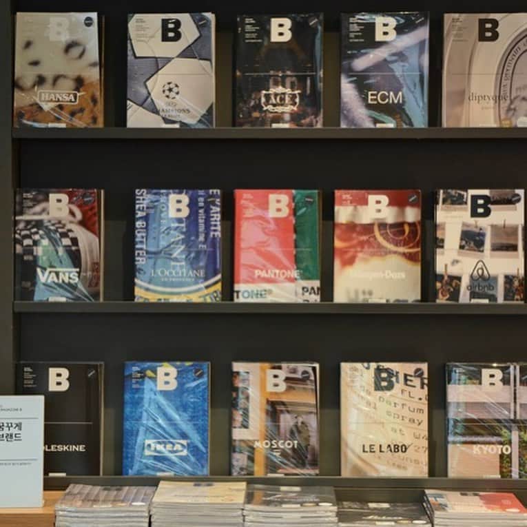 HereNowさんのインスタグラム写真 - (HereNowInstagram)「Bookstore produced by the popular Korean publication MAGAZINE B  📍：Still Books（Seoul）  "Seoul-based publisher MAGAZINE B, which is very active and rapidly growing right now, curates this book store, so I’m excited to see how it develops." Jeon Woochi @woochi__jeon   #herenow #herenowseoul  #feedyourshelves #bookstoread #neverstopreading #bookofthemonth #books #booklover #kesfet #instadaily #instabook #likeforlikes #likeforfollow #like4likes #likelike #liketime #seoul #ソウル #ソウル旅行 #서울 #한국 #꼭가볼 #명소 #韓國自由行 #首爾 #주말스타그램 #불금」10月20日 17時19分 - herenowcity