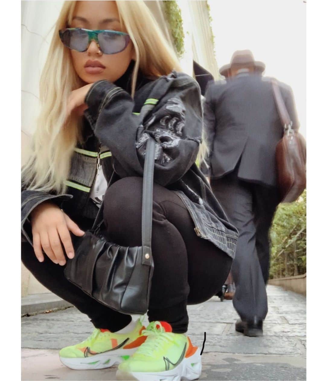 のインスタグラム：「Hi stranger ✋🎩」