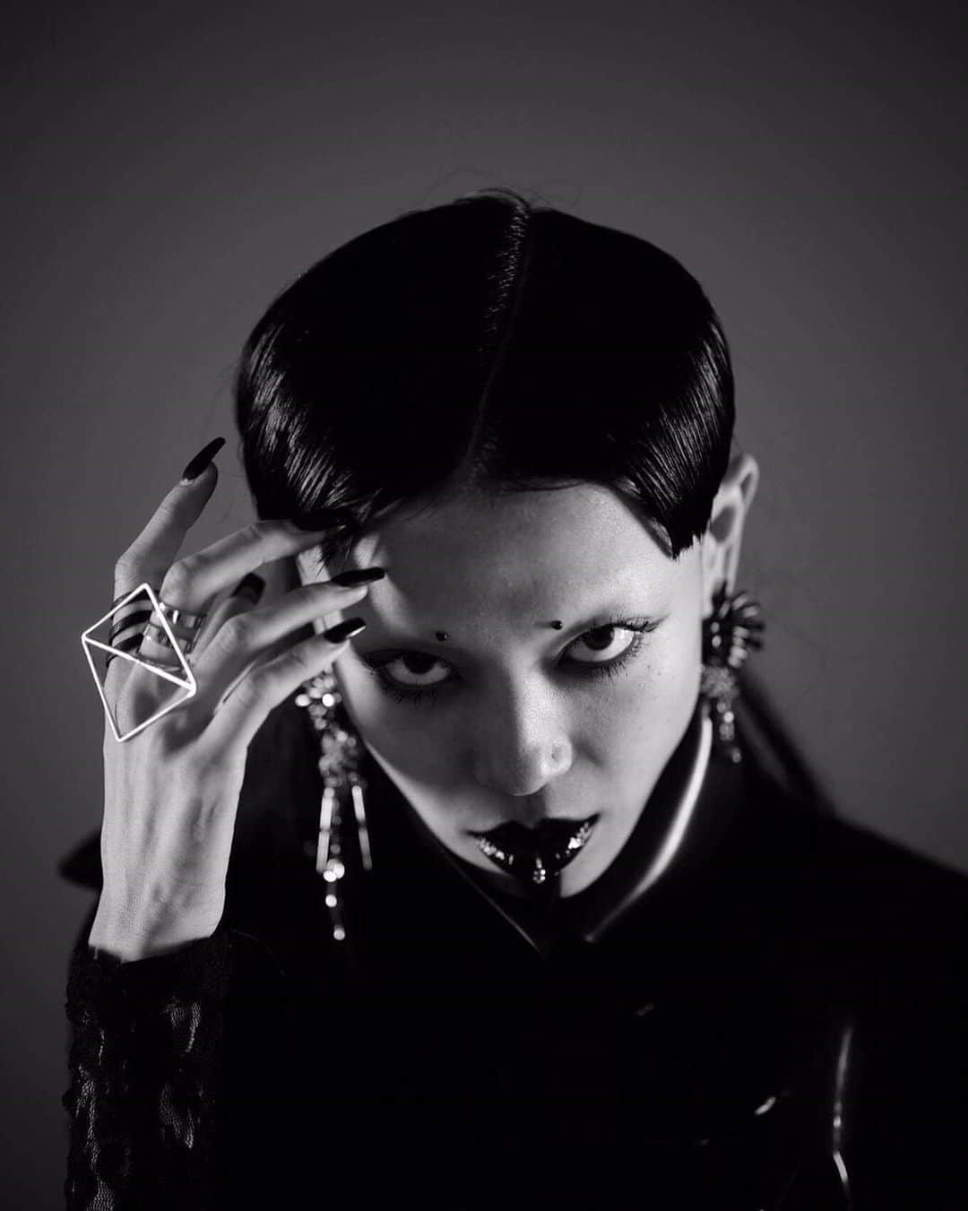 Aya Satoのインスタグラム：「👁‍🗨  #ayasato #ayasatostyle #fashion #makeup」