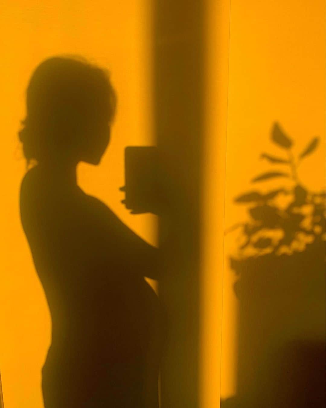 Yumaikaのインスタグラム：「🧡🤰🏻  We could never learn to be brave and patient, if there were only joy in the world.」