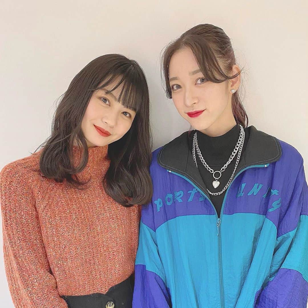 安村真奈のインスタグラム：「りのに会ったよ💫﻿ ひかるさん（@sugarlight21 ）のところに連れて行ってくれました！﻿ りのもひかるさんも大好き❤  ※撮影の時のみマスクをはずしてます。️﻿ ﻿ #夏目璃乃　#安村真奈」