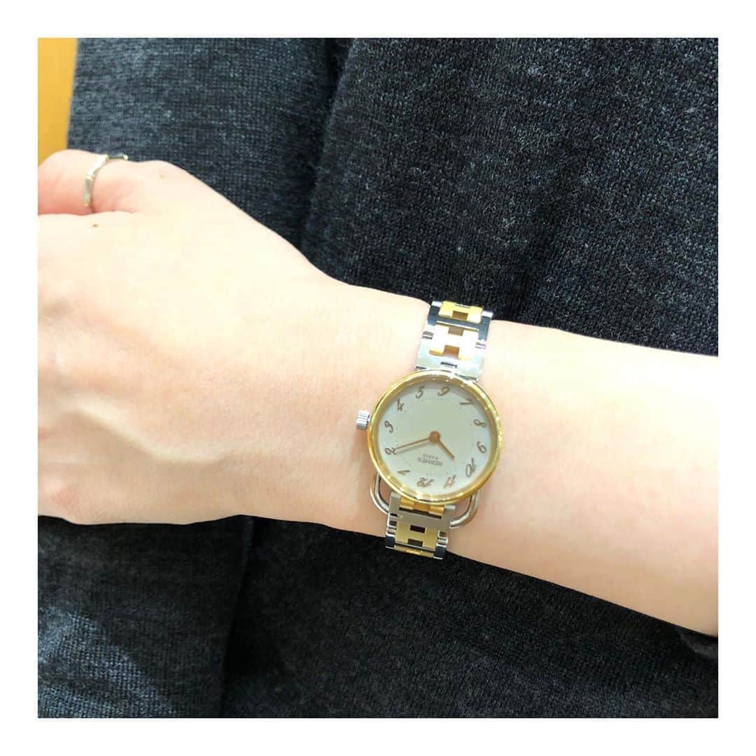 のインスタグラム：「ーHIROB渋谷ヒカリエ店ー﻿ ﻿ ◯information◯﻿ 10/22(Thu)〜10/28(Wed)の7日間、渋谷ヒカリエ店では東急ClubQカードをお持ちのお客様を対象に10%OFFを開催いたします。﻿ ※一部除外品あり﻿ ﻿ さらに、東急ClubQカード会員の﻿ お客様は10/22〜26の期間中、 +2%のアップポイントも同時開催！﻿ 大変お得な期間に是非ご利用くださいませ。﻿ ﻿ ﻿ vintage HERMES Arceau﻿ ¥105,000+tax﻿ ﻿ 是非お試しくださいませ。﻿ ﻿ ﻿ ご来店が難しいお客様には﻿ 通信販売も承っております。﻿ ﻿ 渋谷ヒカリエShinQs ﻿ 営業時間　11:00〜20:00﻿ ﻿ お問い合わせ先﻿ HIROB 渋谷ヒカリエ店﻿ tel:03-6434-1699﻿ ﻿ #hirob﻿ #hirobshibuya﻿ #baycrews﻿ #vintagewatch﻿ #vintagehermes﻿ #hermes﻿ #shibuya﻿ ﻿ #ヒロブ﻿ #ヒロブ渋谷﻿ #ベイクルーズ﻿ #ヴィンテージウォッチ﻿ #ヴィンテージエルメス﻿ #エルメス﻿ #渋谷」